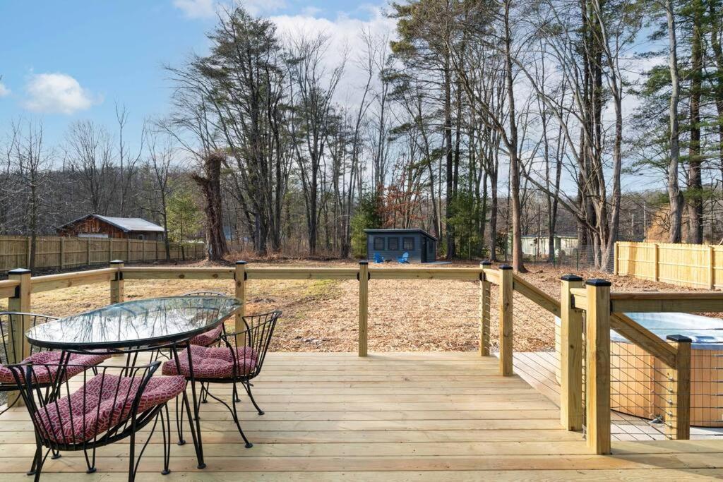 New Paltz Zen Wellness Cabin W/ Hot Tub Bagian luar foto